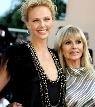 BRITT EKLAND: Den tidligere Bond-piken avbildet sammen med Hollywood-stjernen Charlize Theron (t.v.) under filmfestivalen i Cannes i 2004. Foto: Reuters/ NTB scanpix BRITT EKLAND: Den tidligere Bond-piken avbildet sammen med Hollywood-stjernen Charlize Theron (t.v.) under filmfestivalen i Cannes i 2004. Foto: Reuters/ NTB scanpix